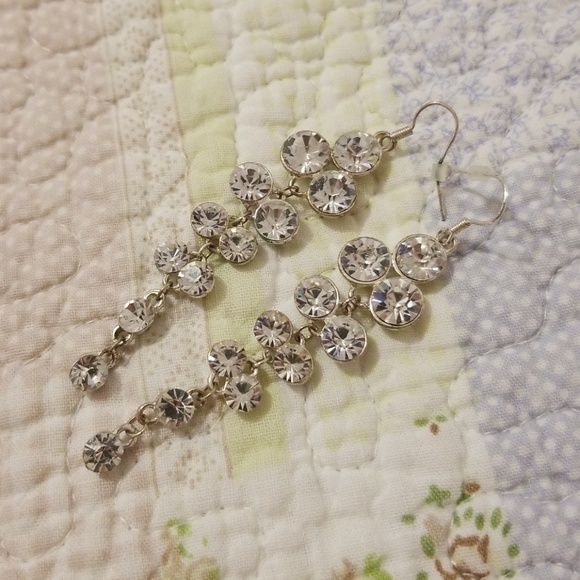 [Claire's] dangling earrings - Picture 3 of 3